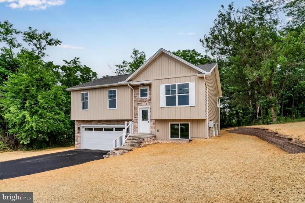 607 WALNUT AVENUE Harrisburg, PA 17112