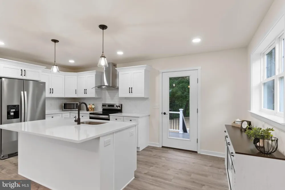607 WALNUT AVENUE Harrisburg, PA 17112