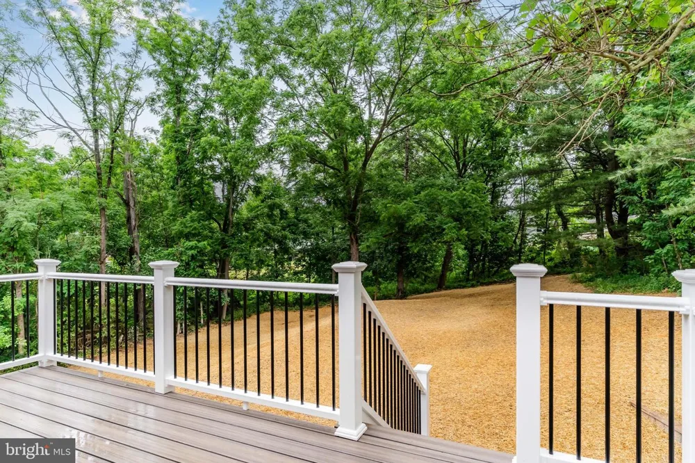 607 WALNUT AVENUE Harrisburg, PA 17112