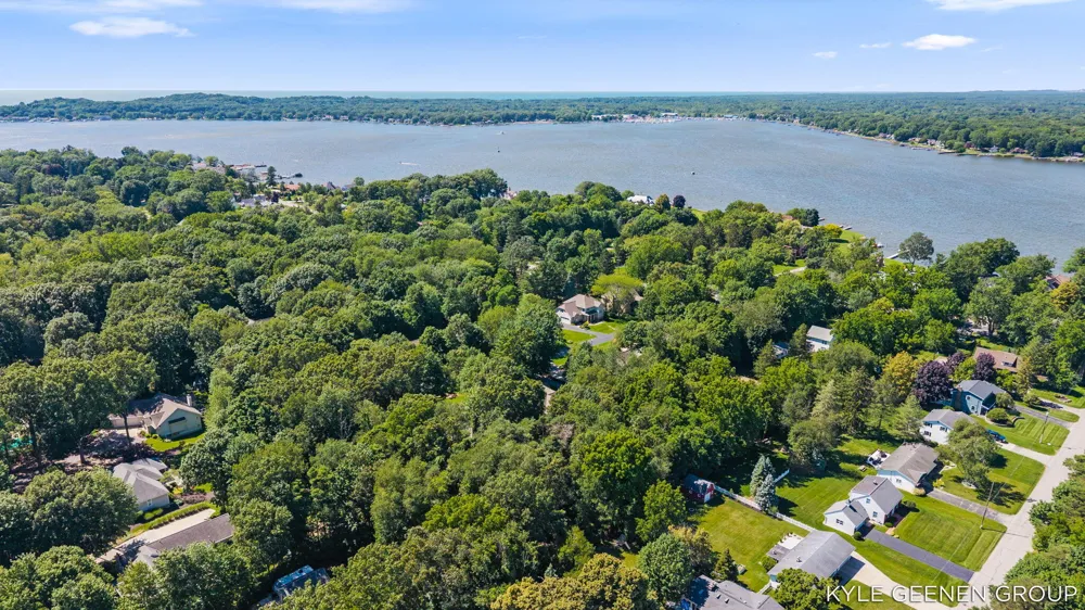 593 Old Macatawa Court Holland, MI 49423