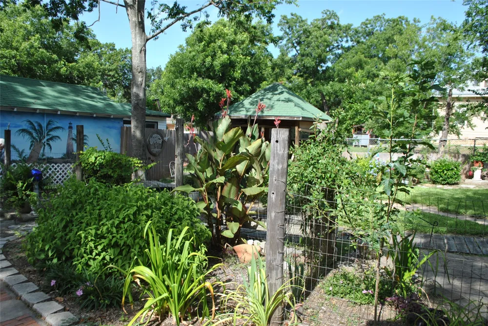 700 W Wrights Avenue Comanche, TX 76442