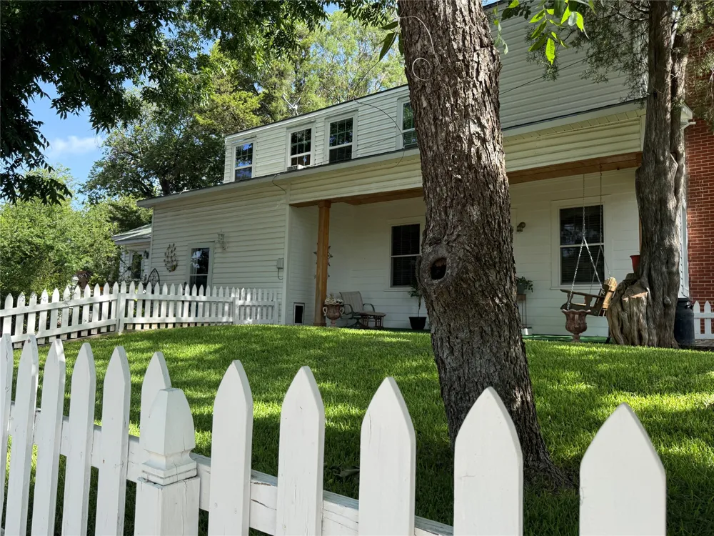 700 W Wrights Avenue Comanche, TX 76442
