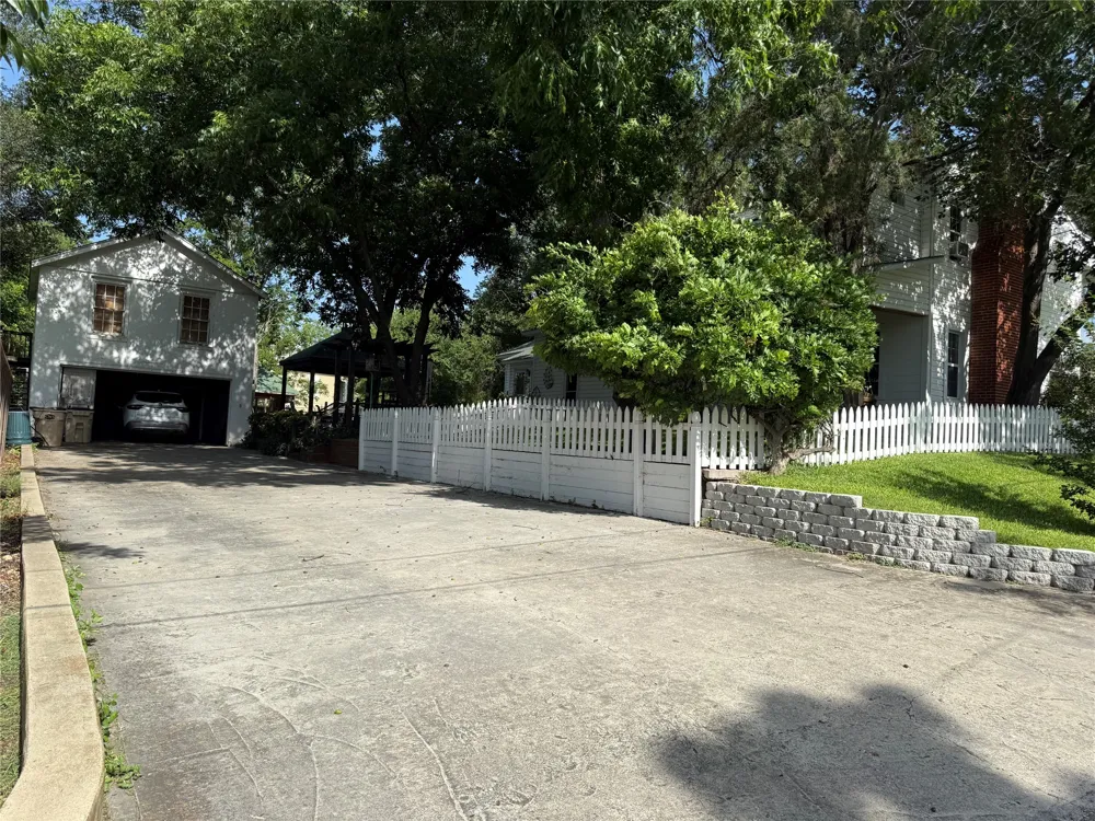 700 W Wrights Avenue Comanche, TX 76442
