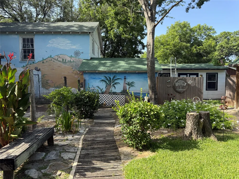 700 W Wrights Avenue Comanche, TX 76442