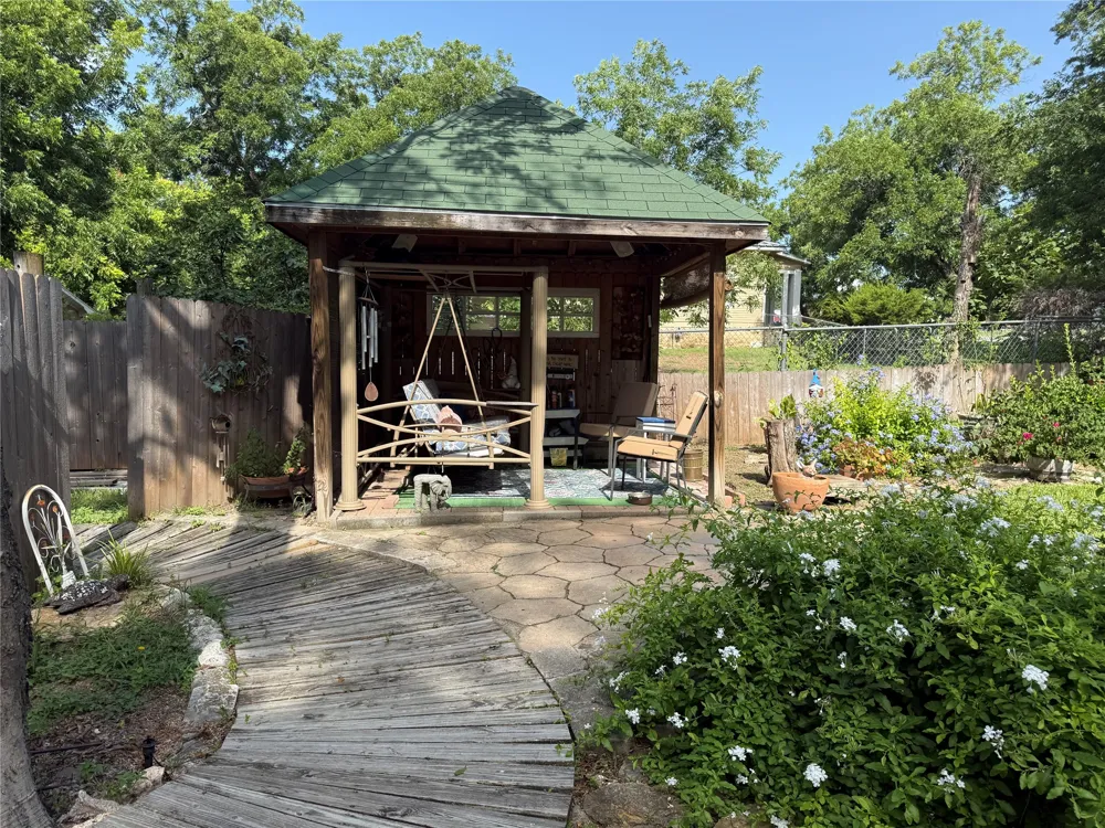 700 W Wrights Avenue Comanche, TX 76442