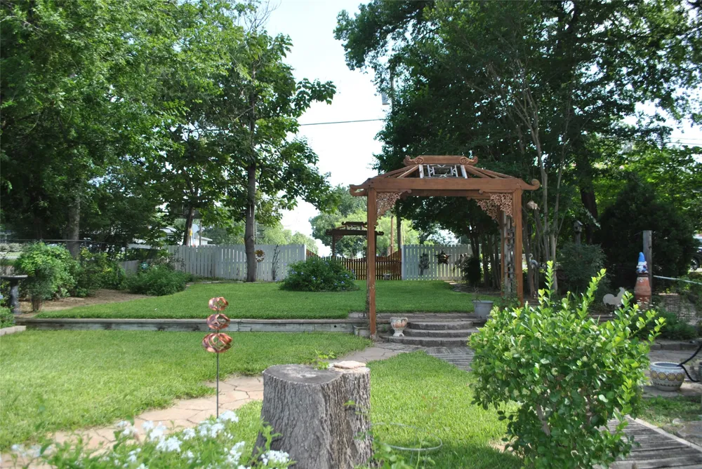 700 W Wrights Avenue Comanche, TX 76442