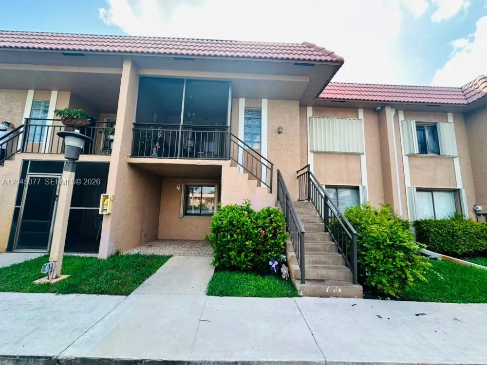 197 Lakeview Dr #105 Weston, FL 33326