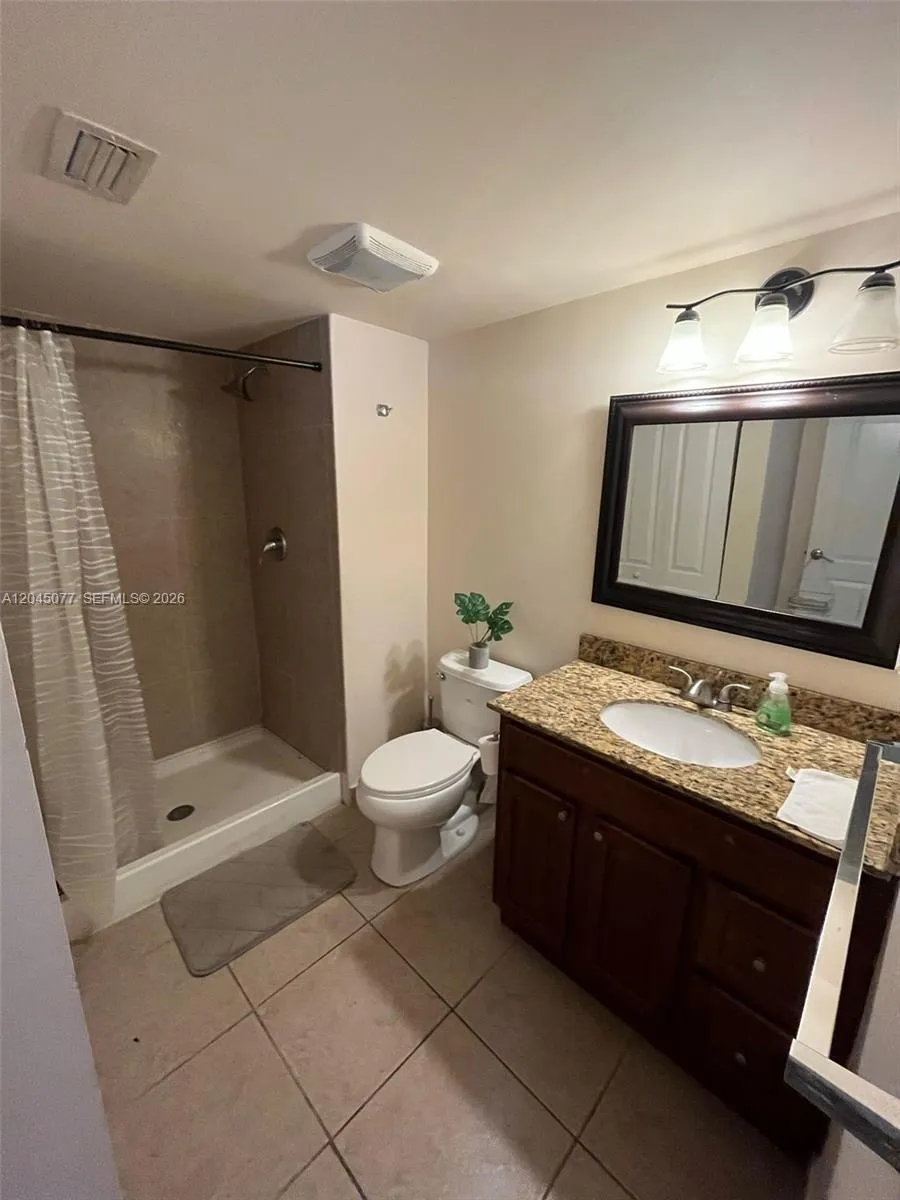 197 Lakeview Dr #105 Weston, FL 33326