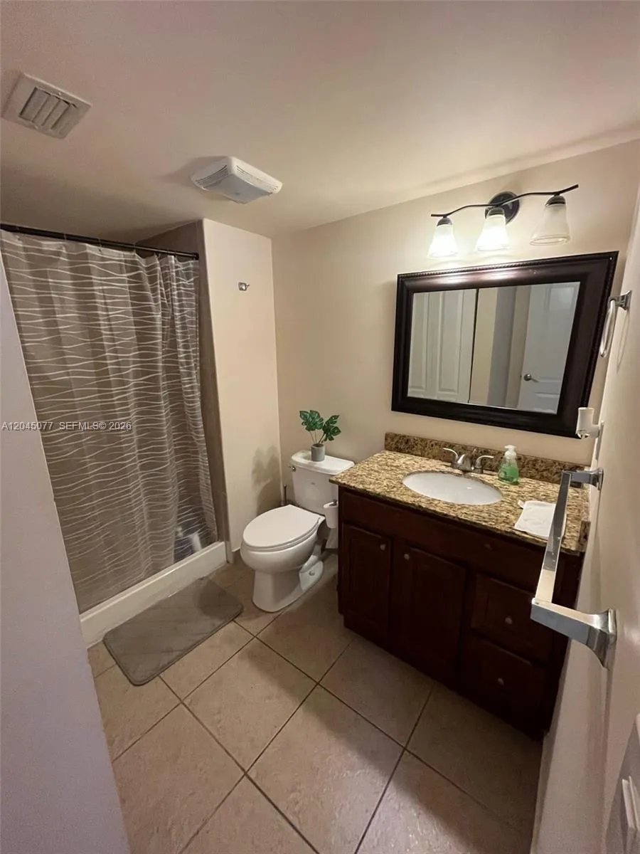 197 Lakeview Dr #105 Weston, FL 33326
