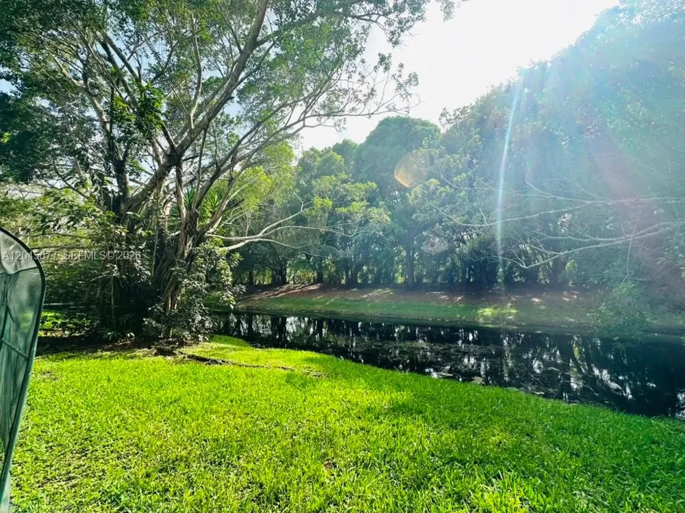197 Lakeview Dr #105 Weston, FL 33326