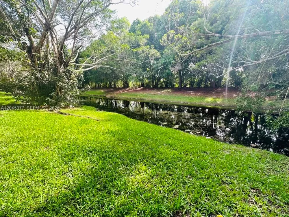 197 Lakeview Dr #105 Weston, FL 33326