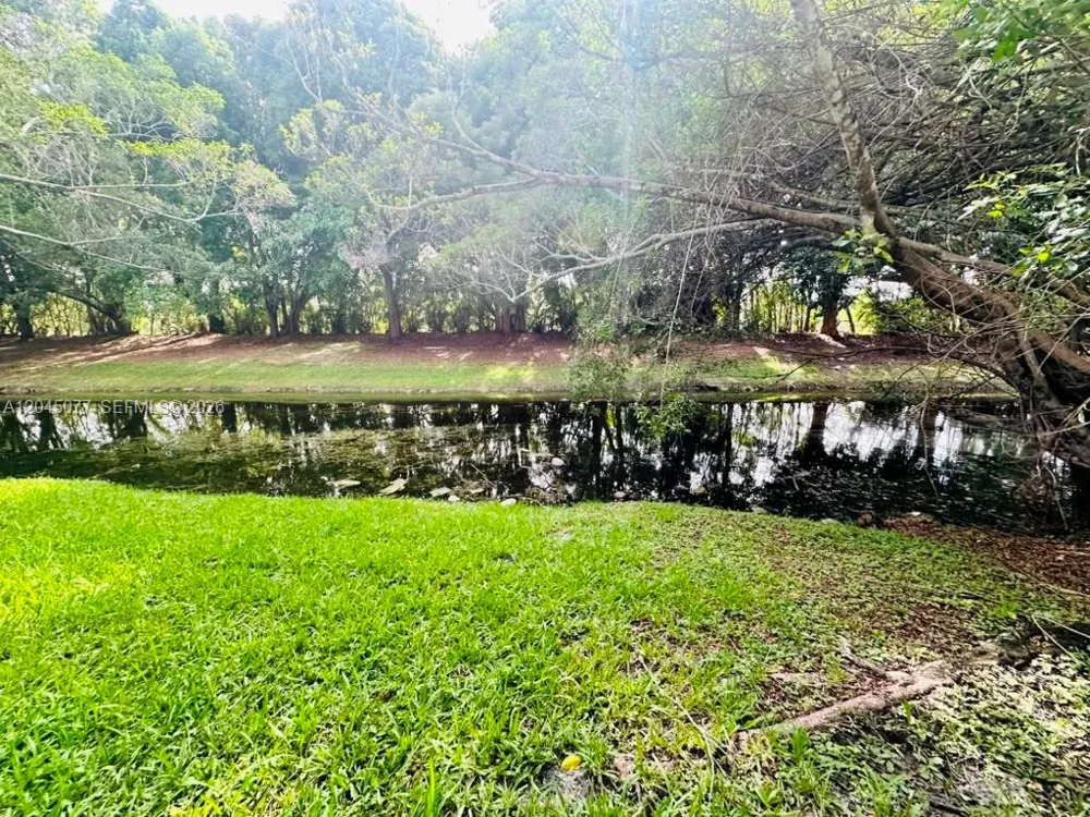 197 Lakeview Dr #105 Weston, FL 33326