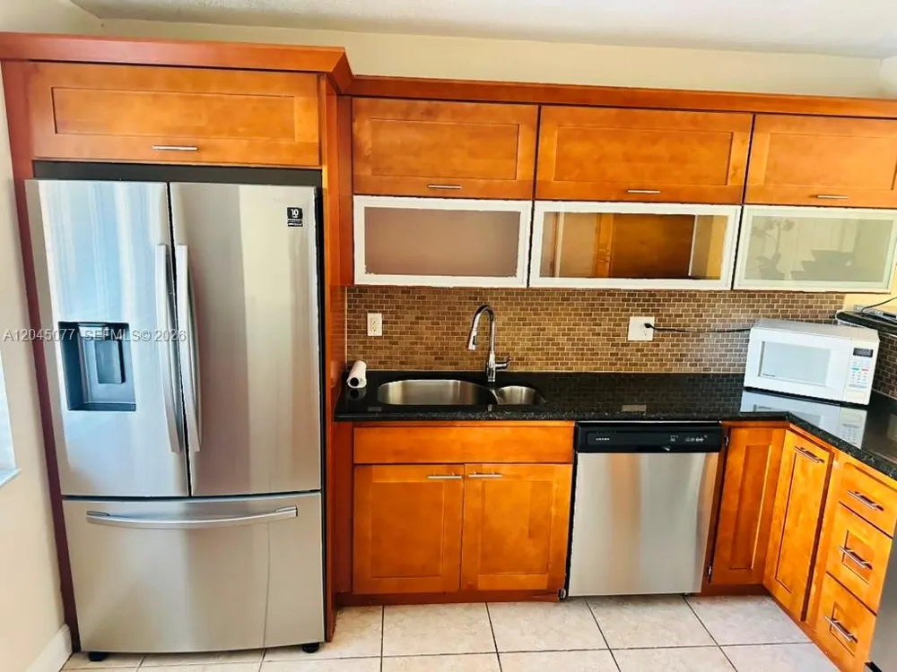 197 Lakeview Dr #105 Weston, FL 33326