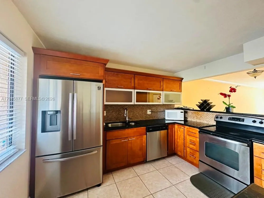 197 Lakeview Dr #105 Weston, FL 33326
