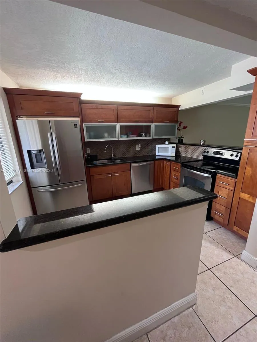 197 Lakeview Dr #105 Weston, FL 33326