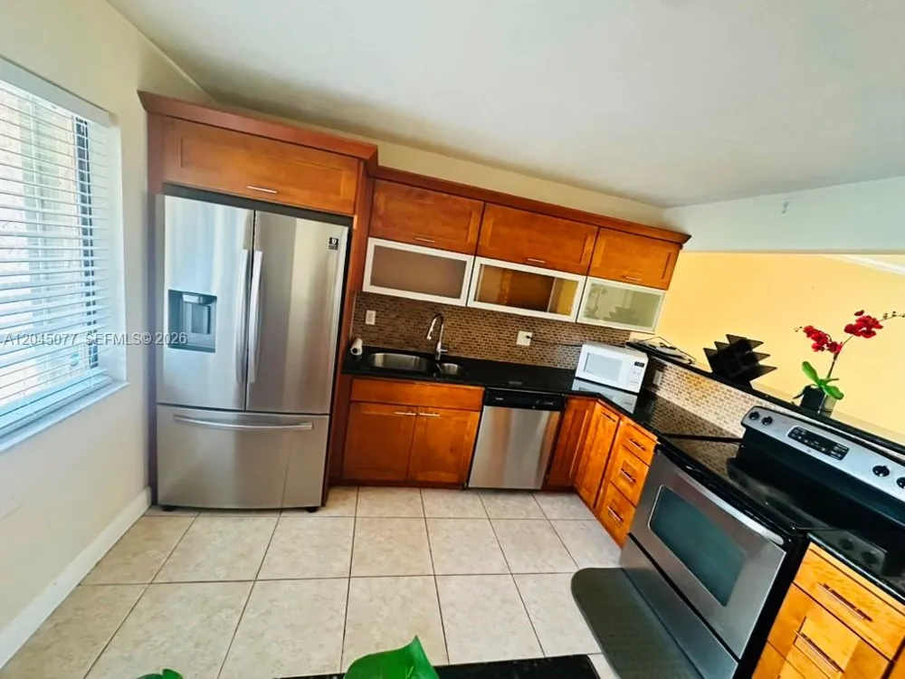 197 Lakeview Dr #105 Weston, FL 33326