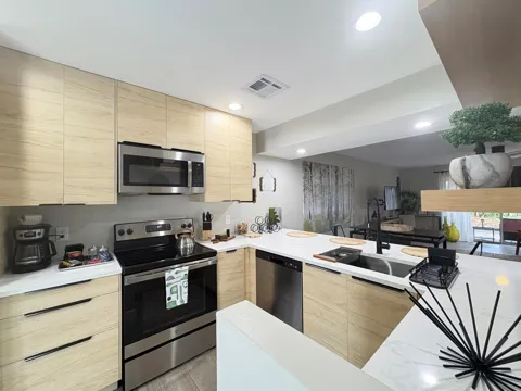 690 SE 23rd Avenue #1
