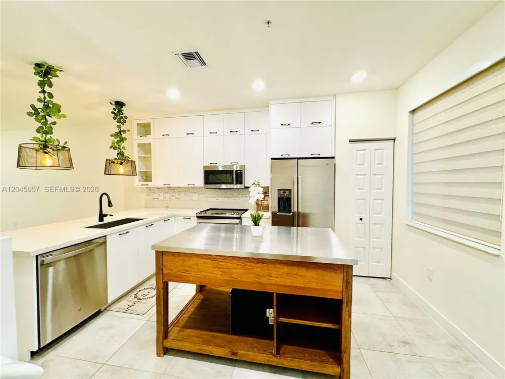 10295 NW 64th Ter #104 Doral, FL 33178