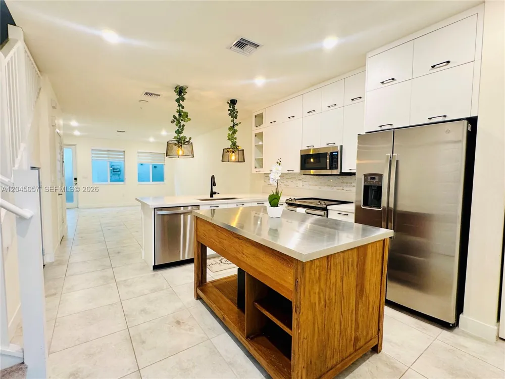 10295 NW 64th Ter #104 Doral, FL 33178