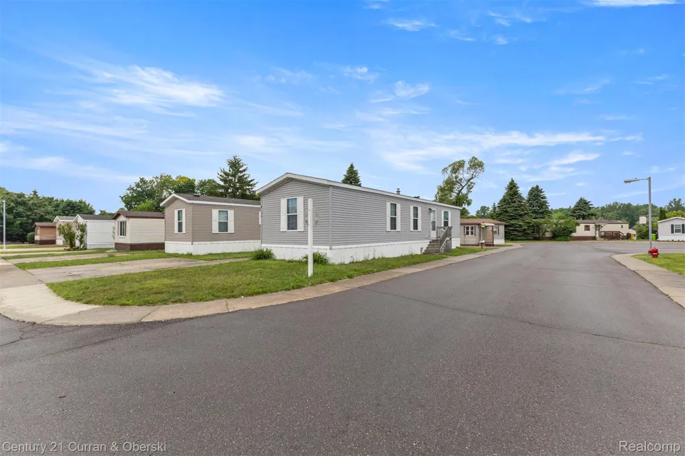 76 Fawn Lake Drive Walled Lake City, MI 48390