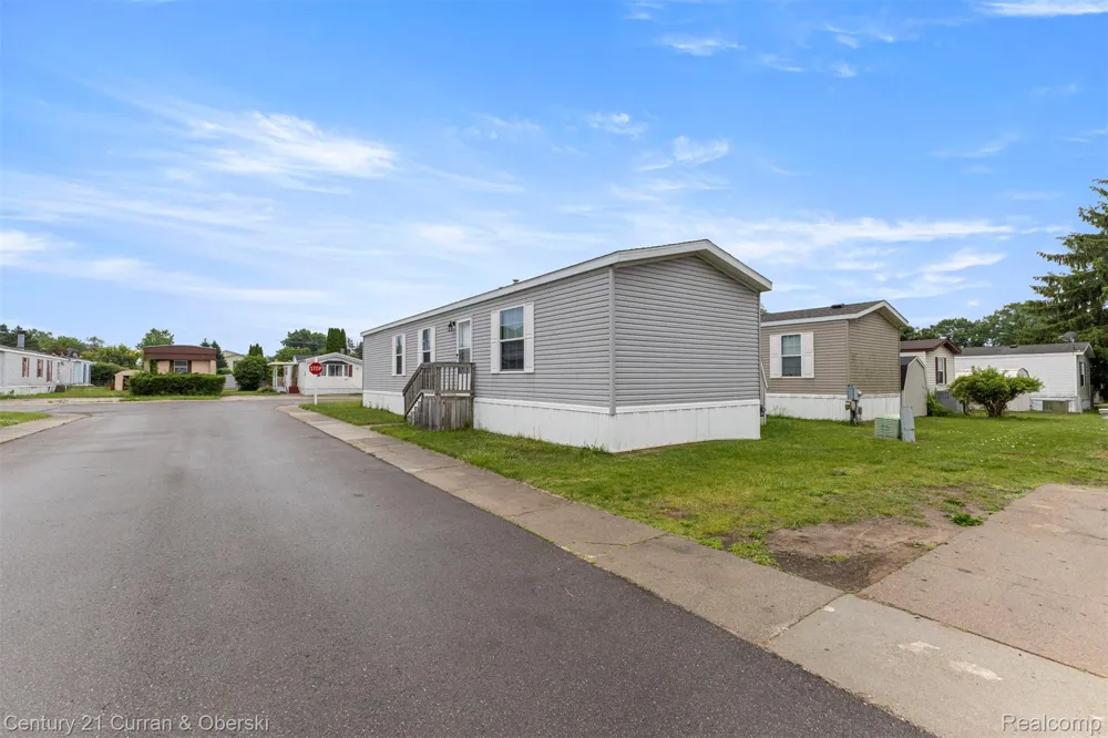76 Fawn Lake Drive Walled Lake City, MI 48390