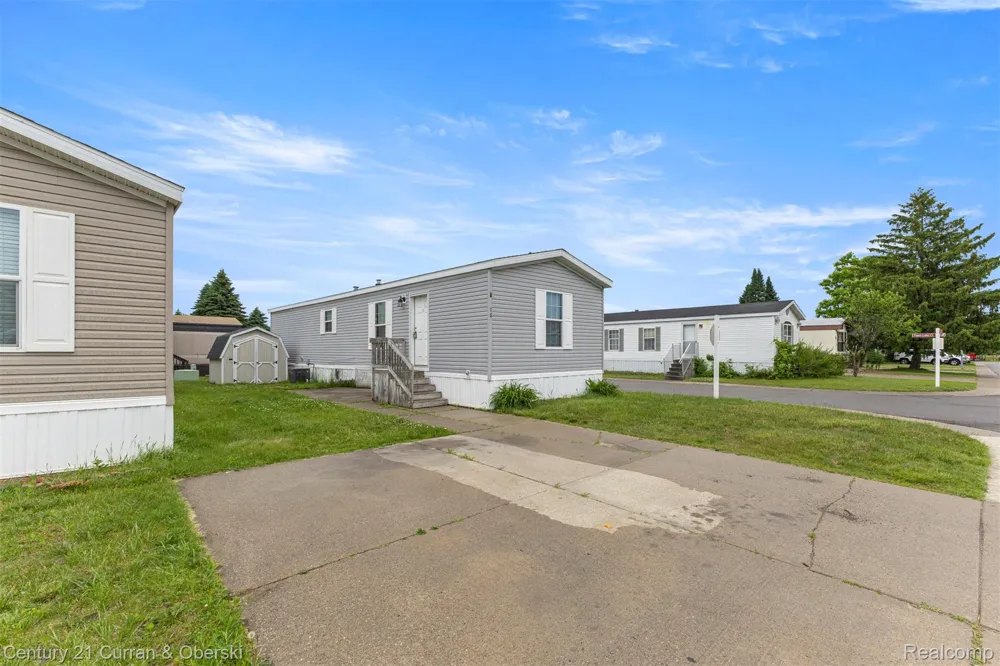 76 Fawn Lake Drive Walled Lake City, MI 48390