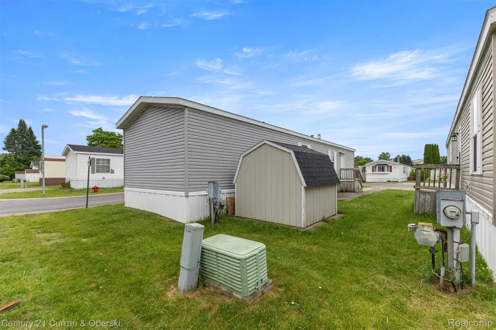 76 Fawn Lake Drive Walled Lake City, MI 48390