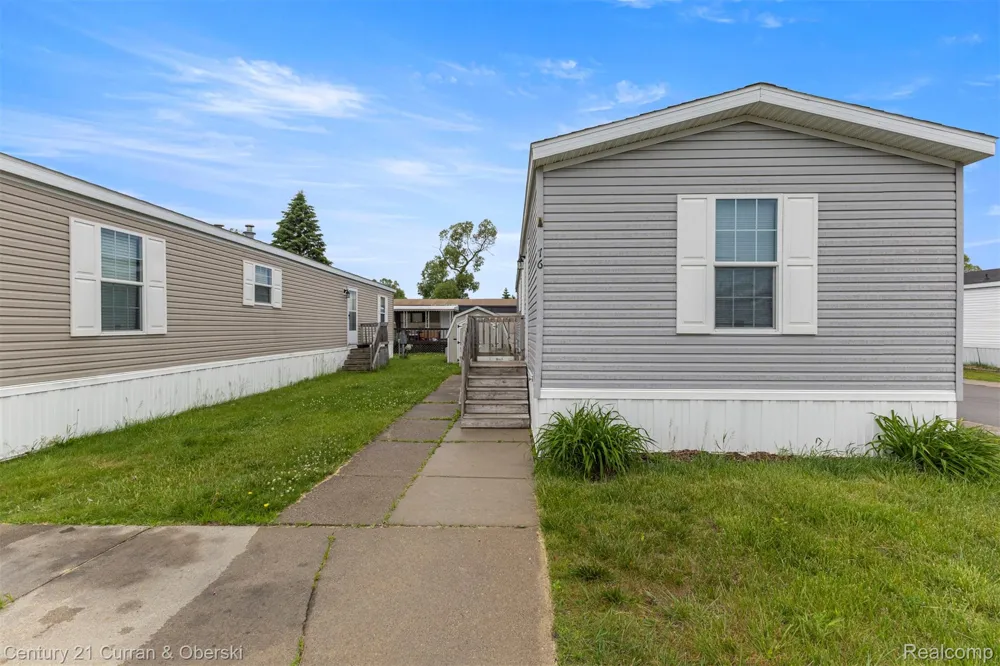 76 Fawn Lake Drive Walled Lake City, MI 48390