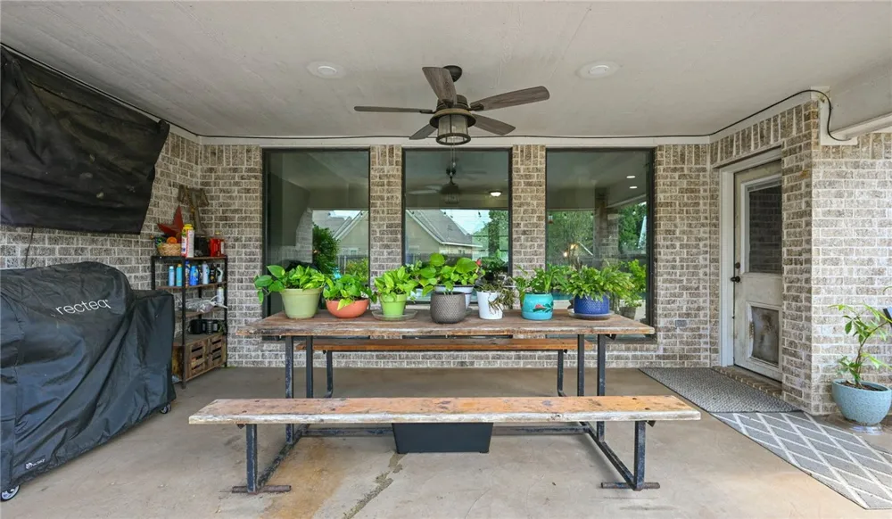 1108 Honeysuckle LN Caldwell, TX 77836