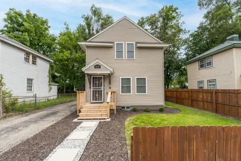 516 Lay Boulevard