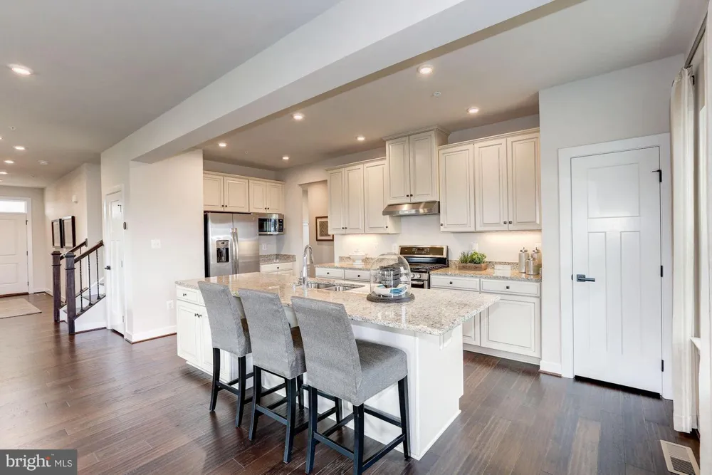 384 KELSO DRIVE Camp Hill, PA 17011
