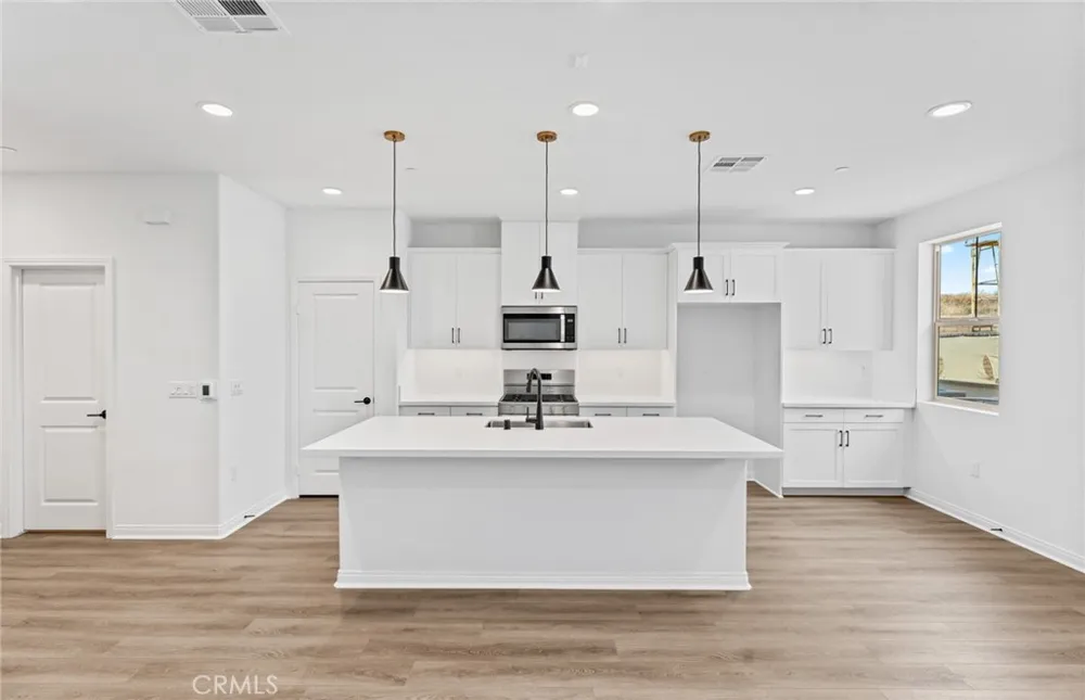 4243 East Honeybee Paseo Ontario, CA 91761
