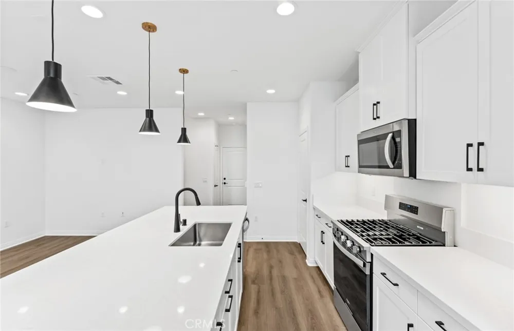 4243 East Honeybee Paseo Ontario, CA 91761