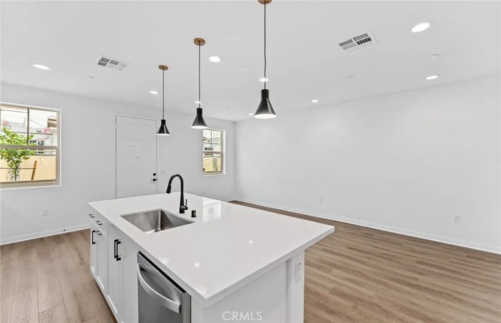 4243 East Honeybee Paseo Ontario, CA 91761