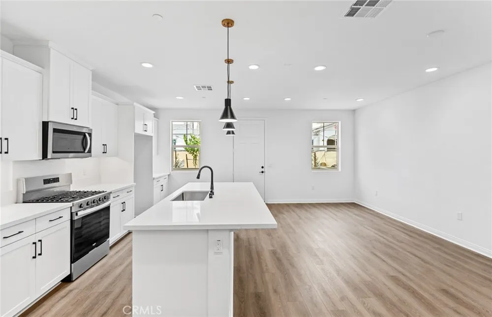 4243 East Honeybee Paseo Ontario, CA 91761