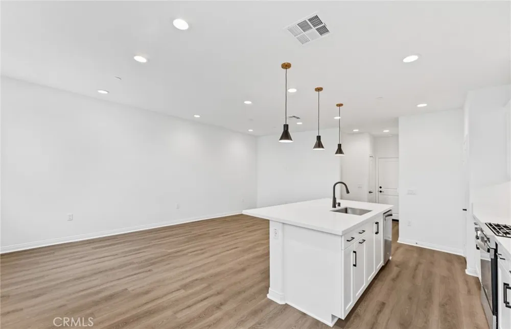 4243 East Honeybee Paseo Ontario, CA 91761