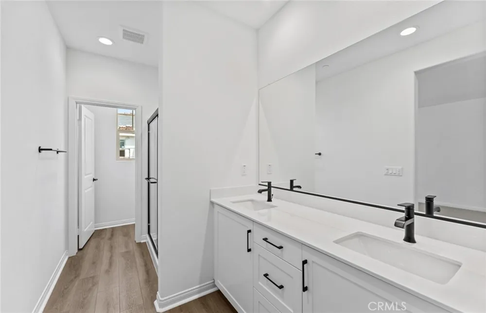 4243 East Honeybee Paseo Ontario, CA 91761