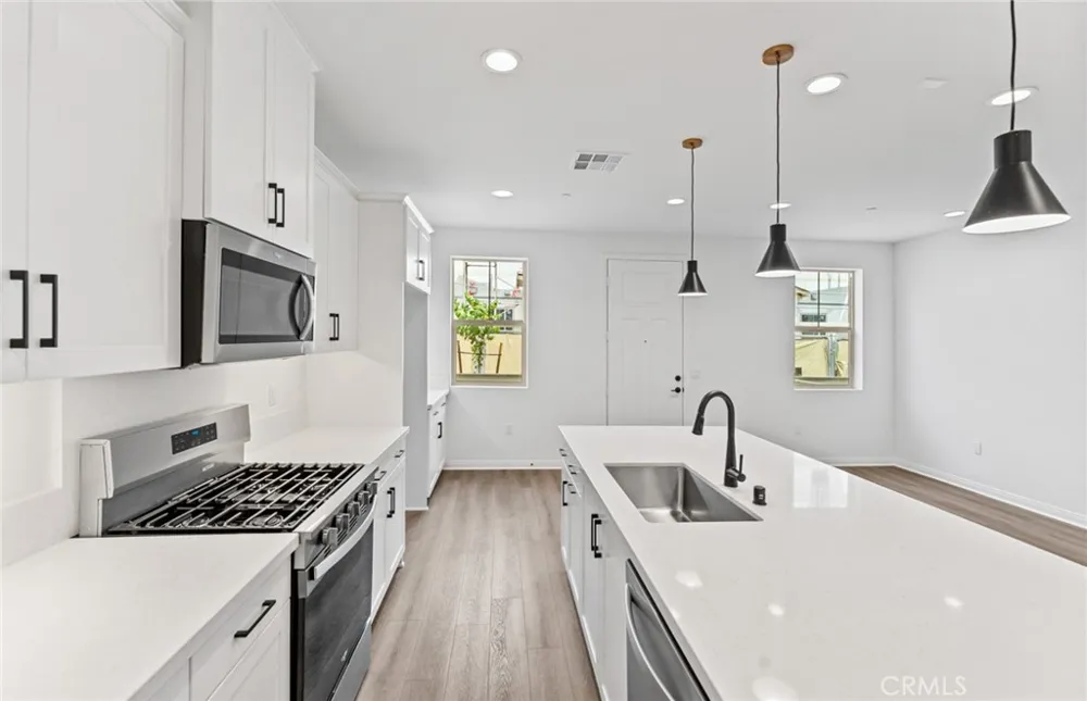 4243 East Honeybee Paseo Ontario, CA 91761