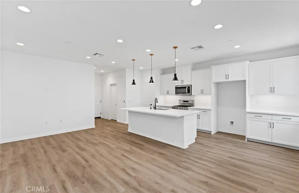 4243 East Honeybee Paseo Ontario, CA 91761