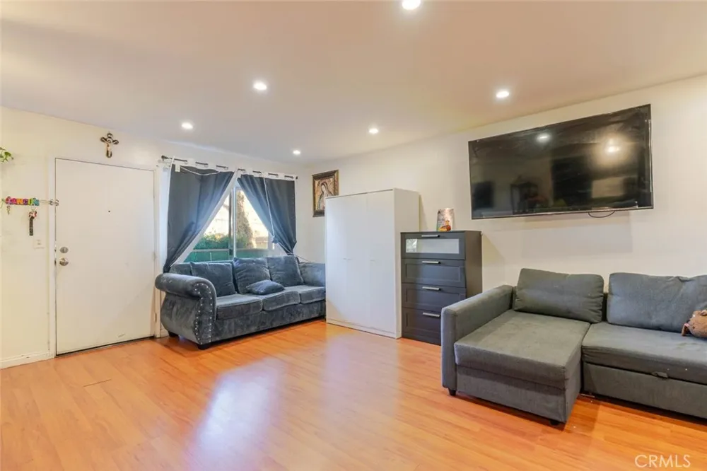 13100 Bromont Avenue #11 Sylmar, CA 91342