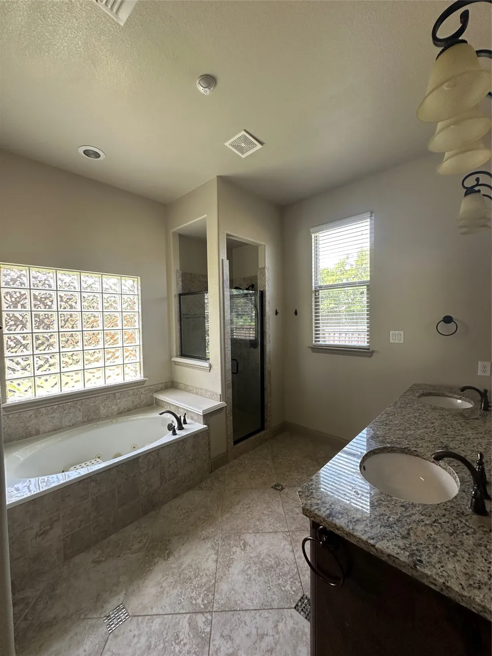 3809 brookridge Court Bedford, TX 76021