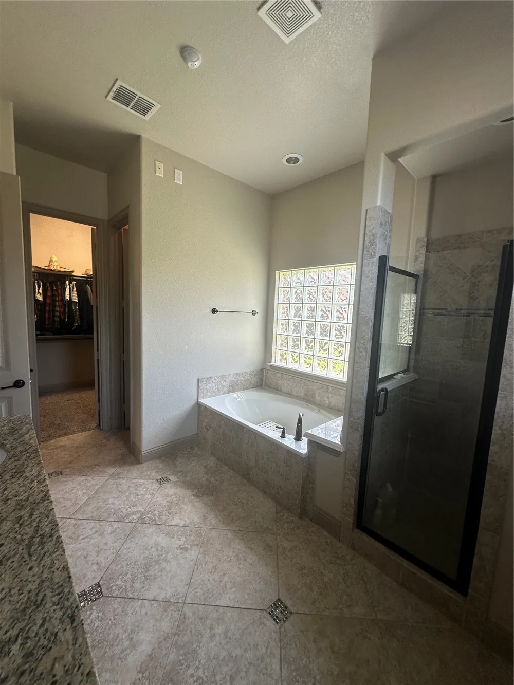 3809 brookridge Court Bedford, TX 76021