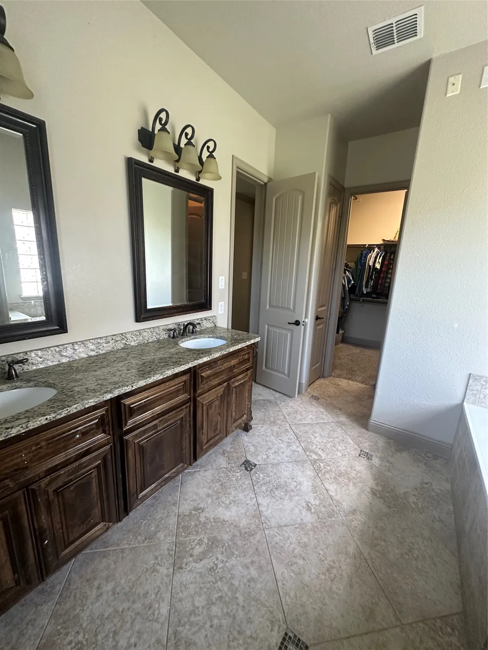 3809 brookridge Court Bedford, TX 76021
