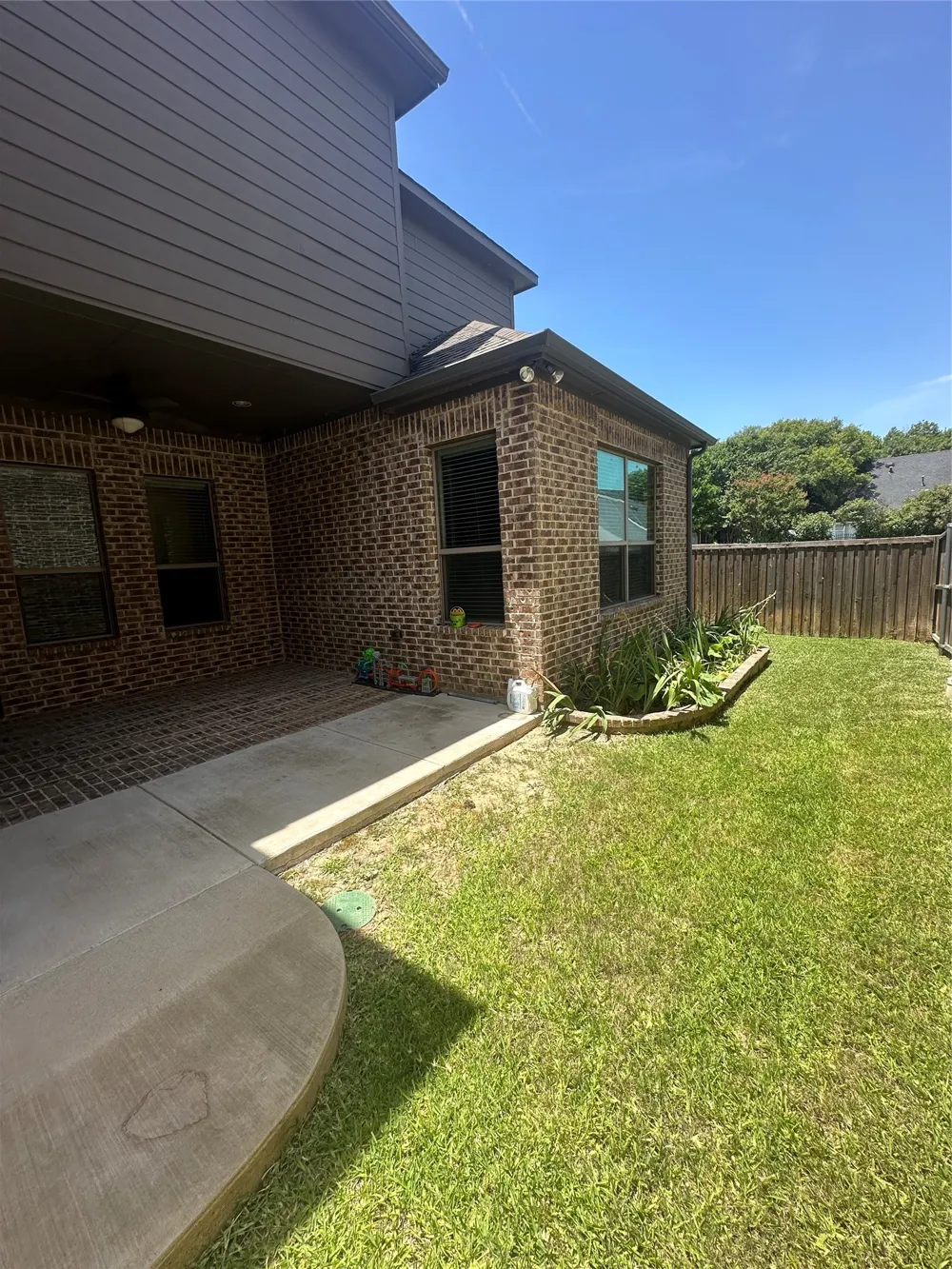 3809 brookridge Court Bedford, TX 76021