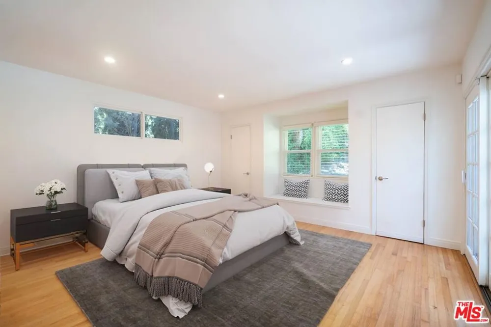 2201 Coldwater Canyon Drive Beverly Hills, CA 90210