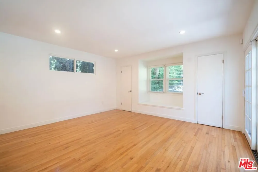 2201 Coldwater Canyon Drive Beverly Hills, CA 90210