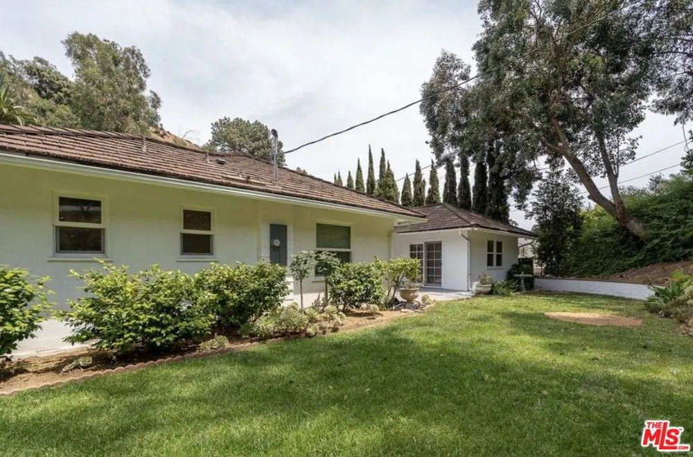2201 Coldwater Canyon Drive Beverly Hills, CA 90210
