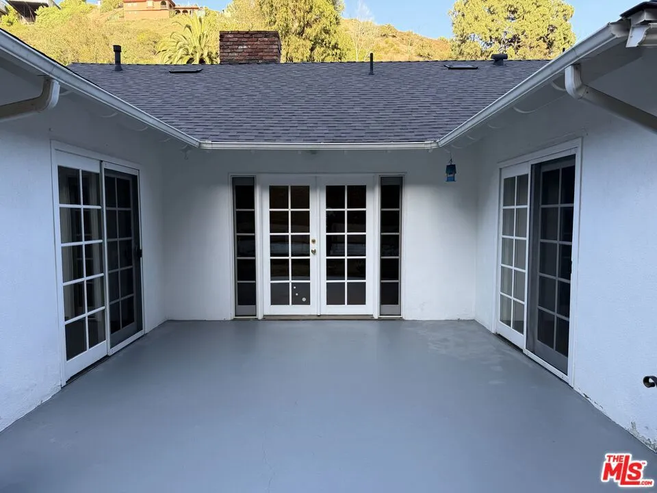 2201 Coldwater Canyon Drive Beverly Hills, CA 90210