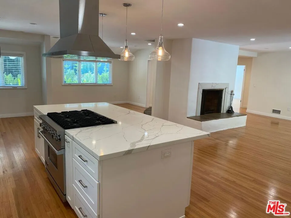 2201 Coldwater Canyon Drive Beverly Hills, CA 90210