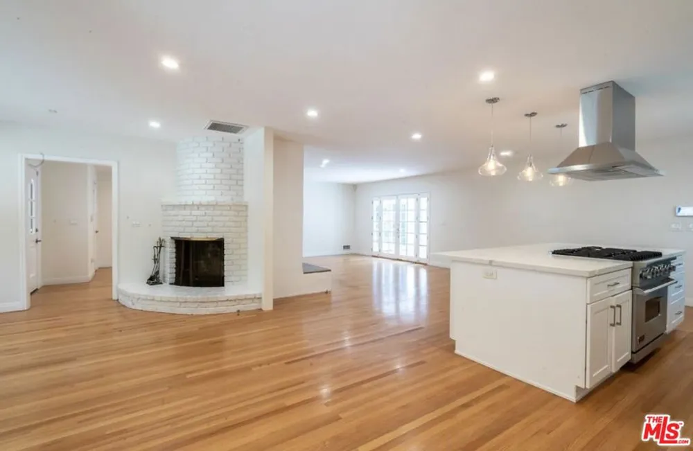 2201 Coldwater Canyon Drive Beverly Hills, CA 90210